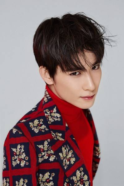 吴昊泽帅气写真大片 上演花美男极致诱惑