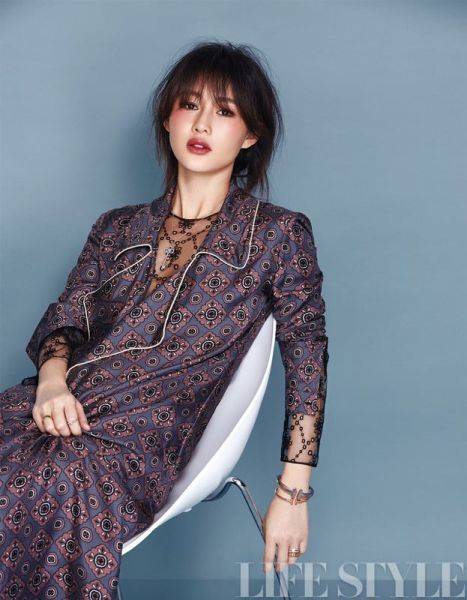 陈燃最新写真曝光 短发亮相帅气十足