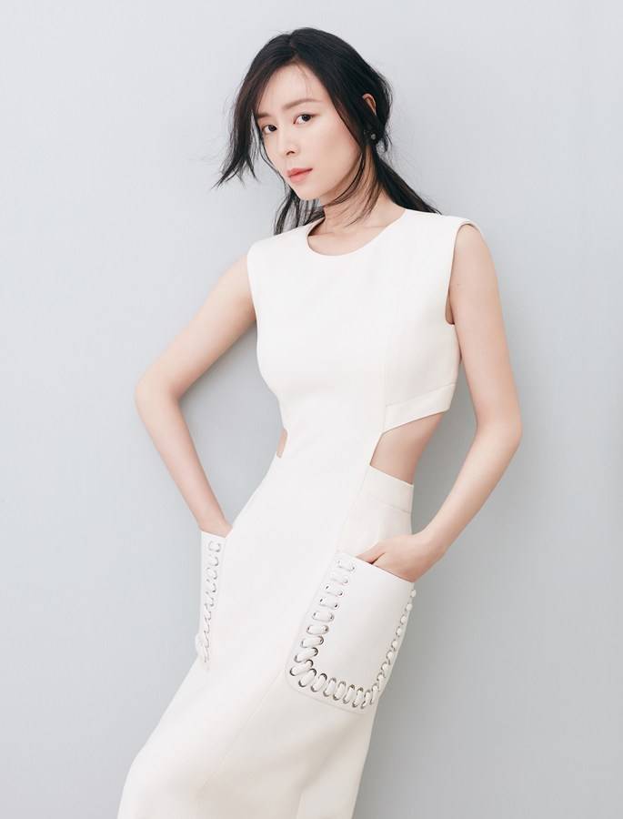 张静初最新写真图片 成熟风范显曼妙身姿