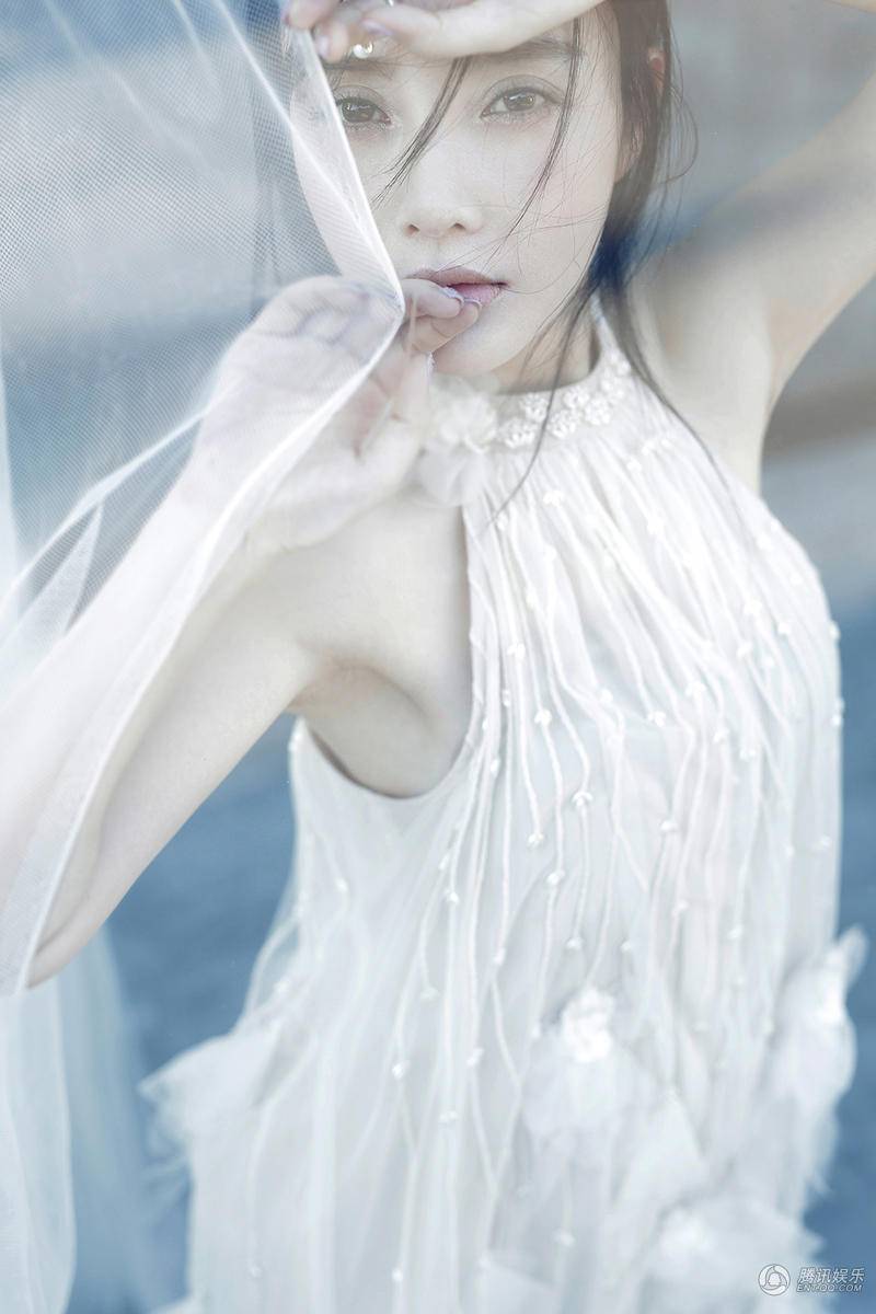 辣妈李小璐唯美写真大片 冷峻娇柔清纯似少女