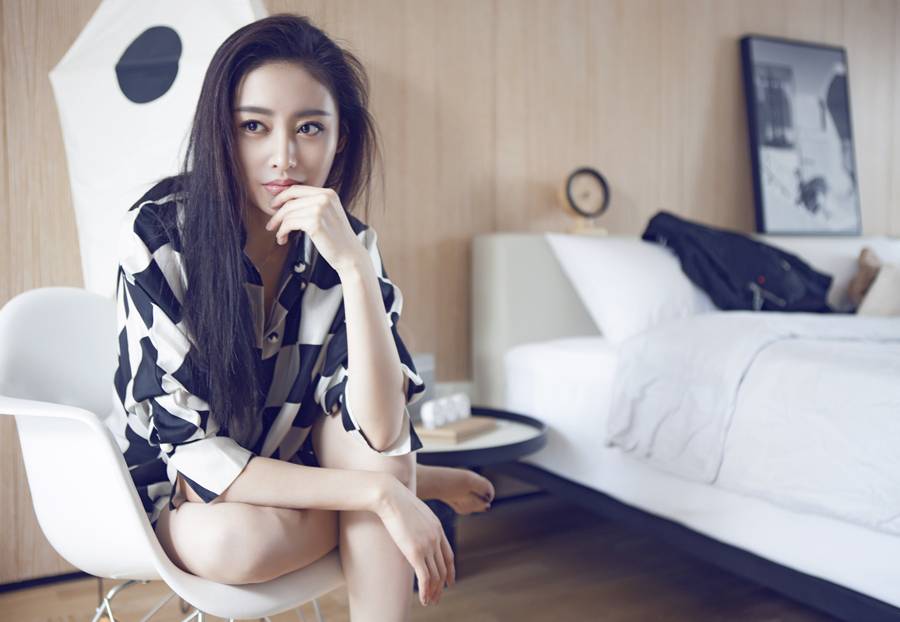 演员张天爱写真大片曝光 百变造型释放多面魅力