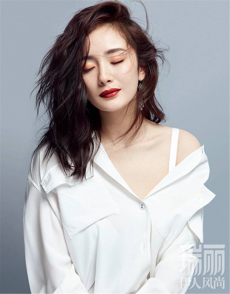 杨幂最新时尚写真大片 烈焰红唇冷艳动人