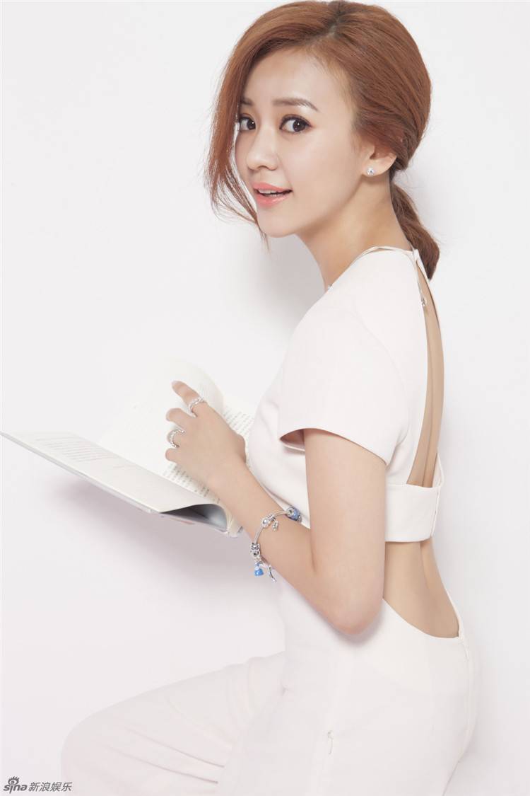 陈意涵最新写真大片 鬼马另类搭配显小女人风味