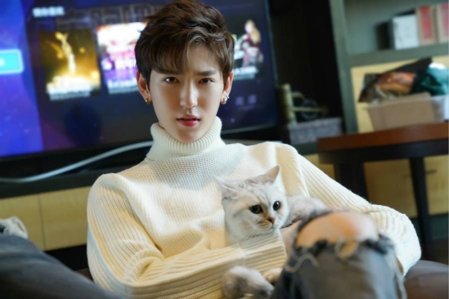 李东阳冬日写真曝光 长腿颜赞惹人爱