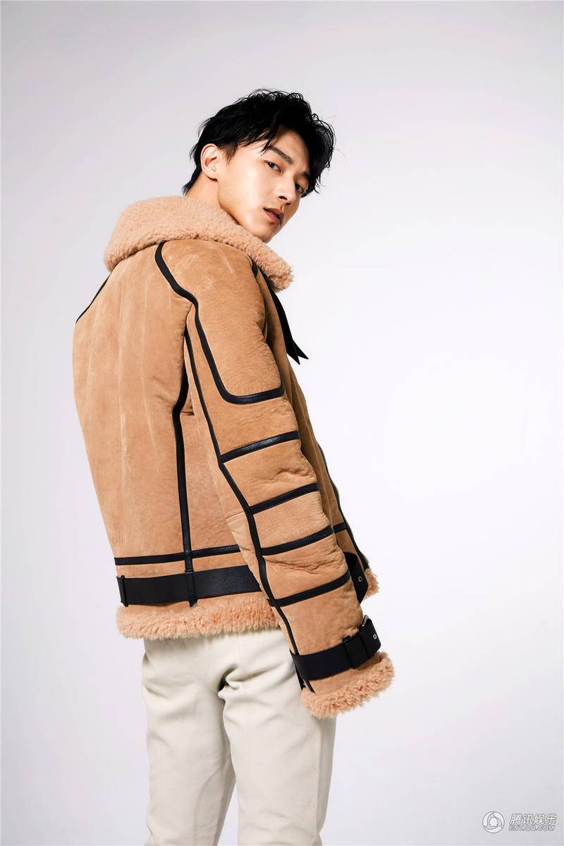 演员魏天浩生日写真曝光 散发雅痞气息