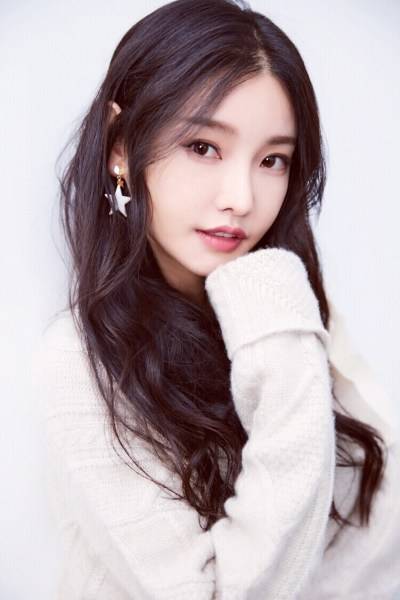 童菲冬日治愈系写真曝光 鬼马可爱暖化人心