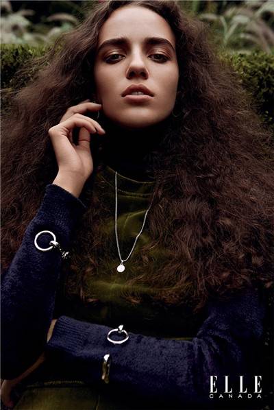 超模Emm Arruda杂志大片演绎天鹅绒的奢华时尚