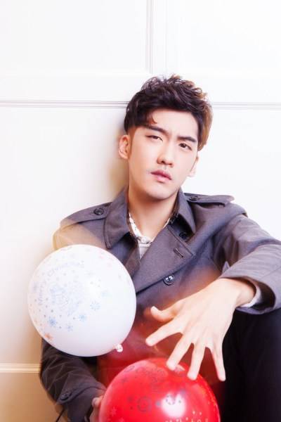 廖彦龙adson时尚写真曝光 暖冬绅士男友力爆棚