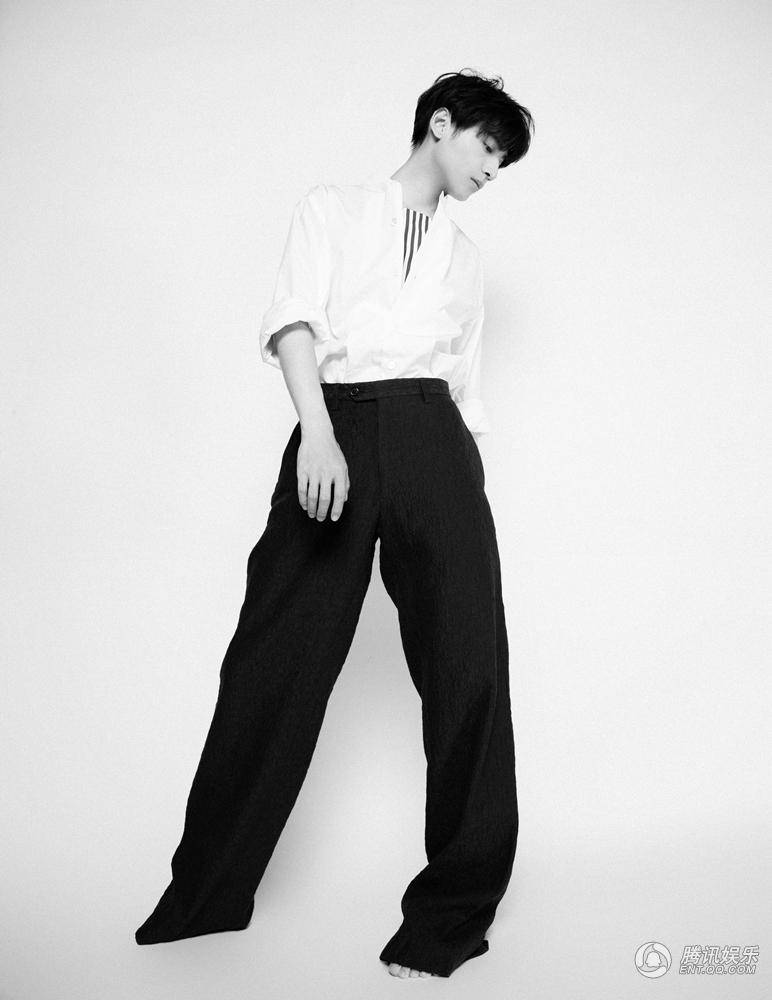 新生代小生罗云熙写真 神情高冷而神秘