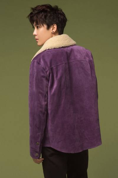 超能少年侯明昊写真 初显内敛稳重男友力