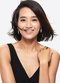 主持人朱丹黑白极简写真现性感“锁骨杀”