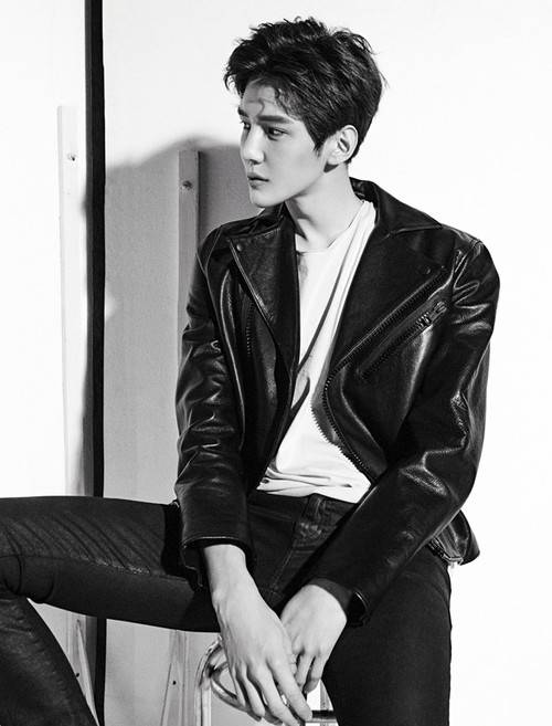 彦希最新时尚大片曝光 黑白简洁大展型男魅力