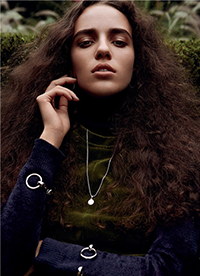 超模Emm Arruda杂志大片演绎天鹅绒的奢华时尚