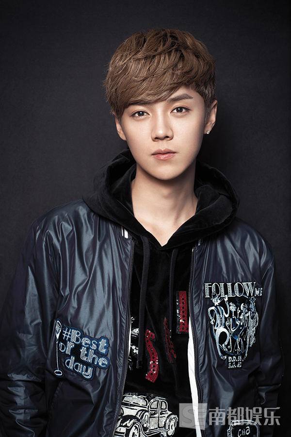 鹿晗帅气写真大片曝光 回眸杀撩你没商量