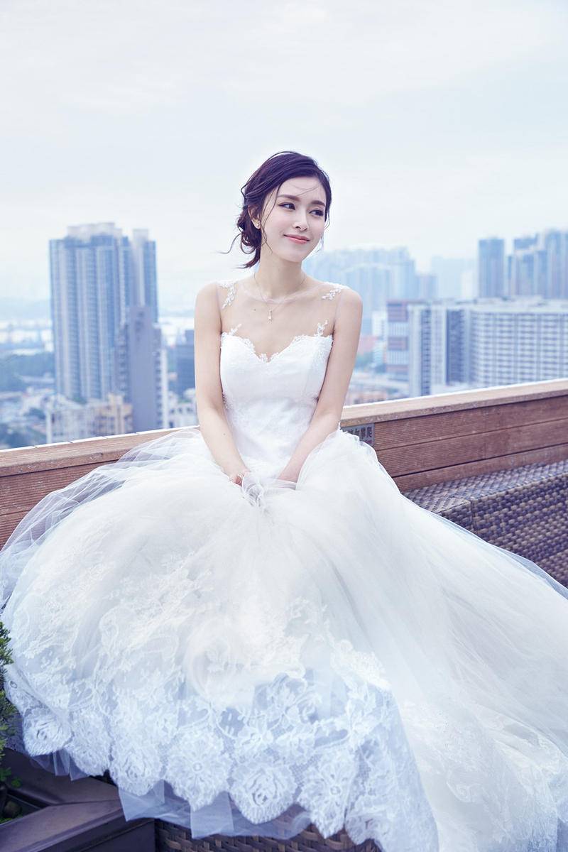 文咏珊婚纱造型写真曝光 美目盼兮脉脉含情