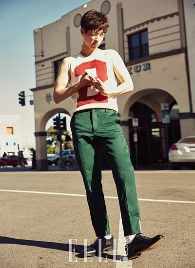 朴宝剑杂志封面画报公开 帅气时尚笑容迷人