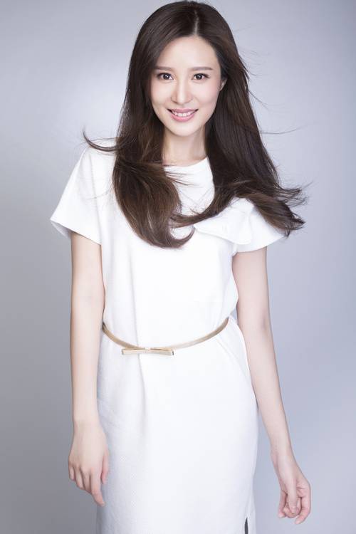 90后邬靖靖写真曝光 清新自然孔令可爱