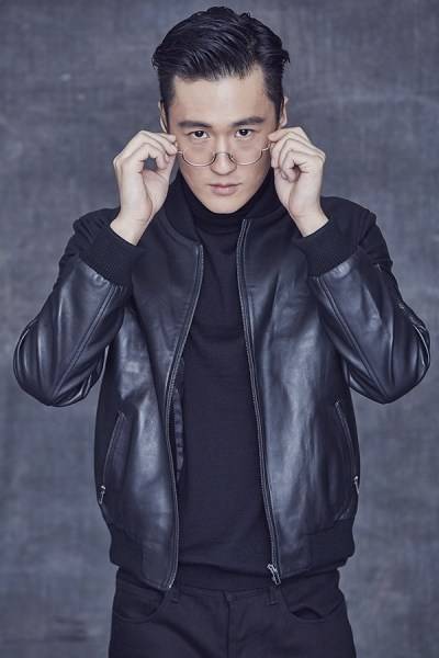 内地演员赵炳锐写真帅照 利落短发大展男士风范