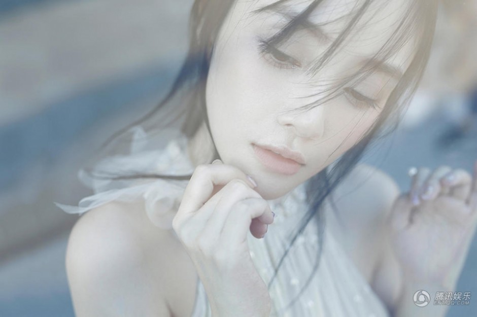 辣妈李小璐唯美写真大片 冷峻娇柔清纯似少女