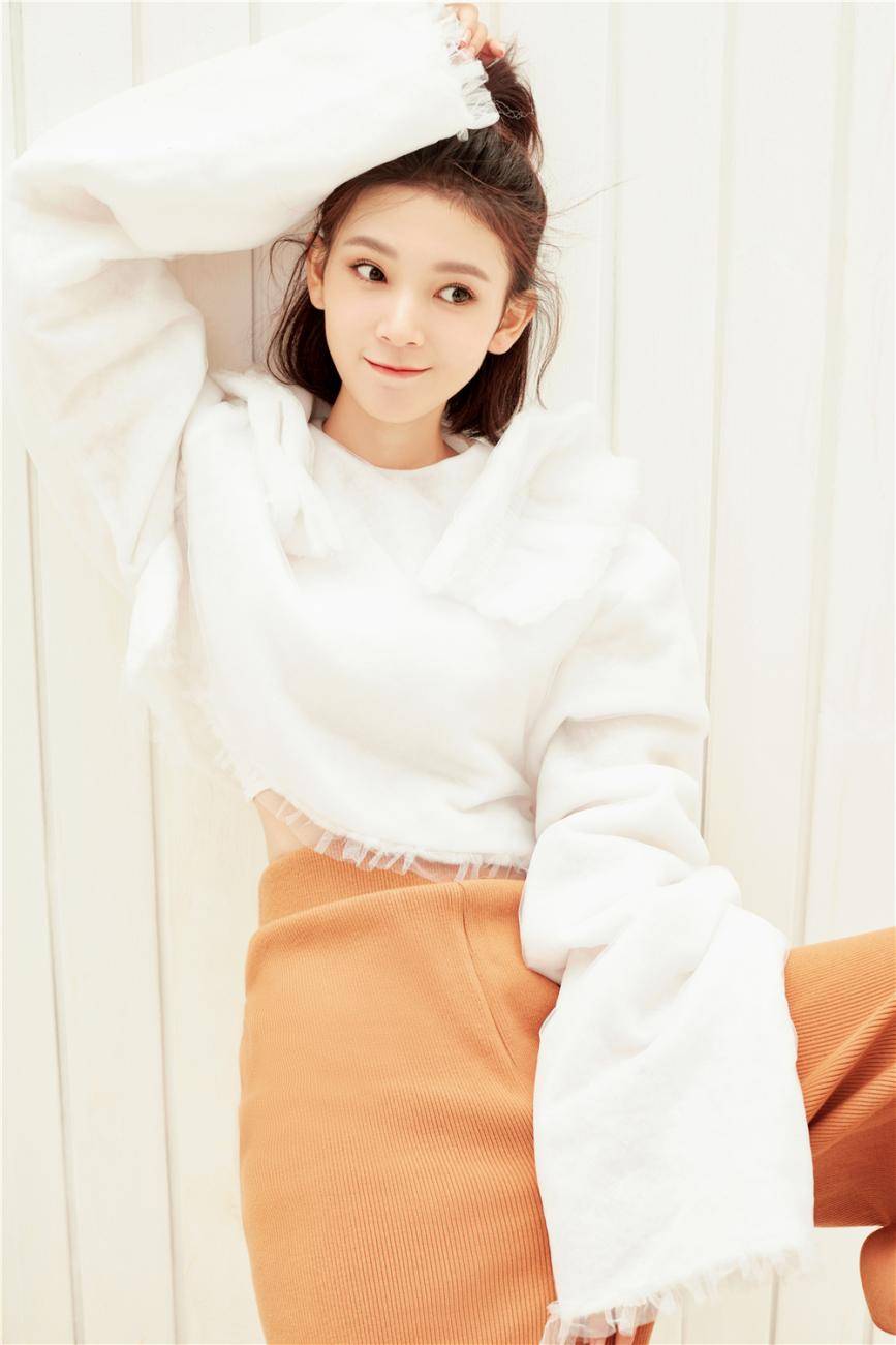 陈瑶冬日时尚写真 甜酷少女感十足