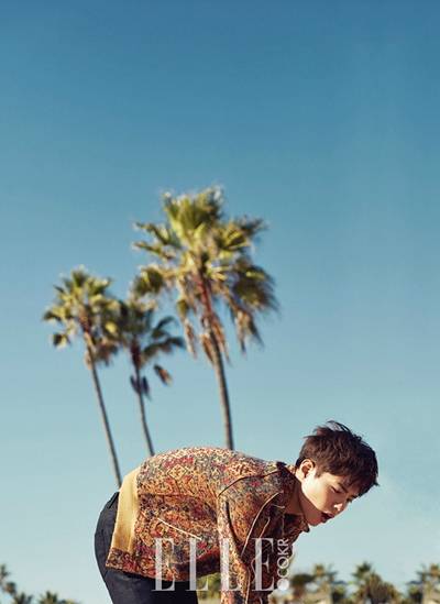 朴宝剑杂志封面画报公开 帅气时尚笑容迷人