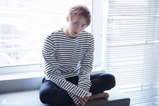 JYJ金俊秀时尚写真大片 金发眼线造型前卫