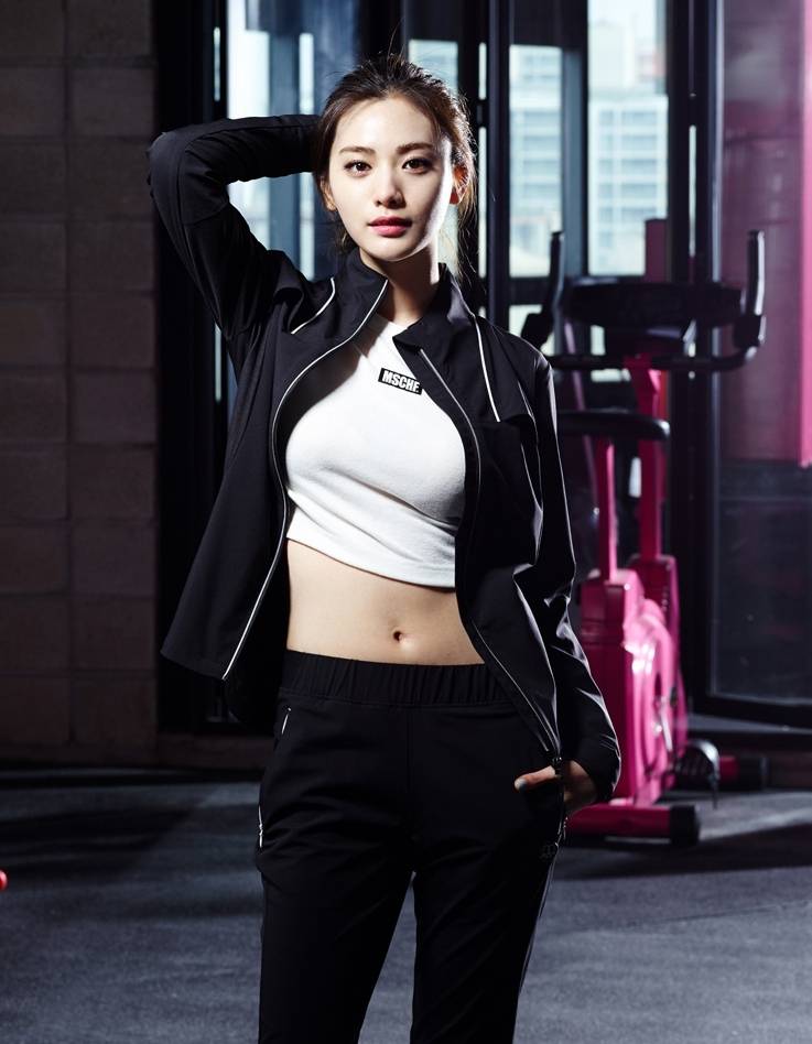 NANA林珍娜运动写真 曲线迷人尽显优美身段