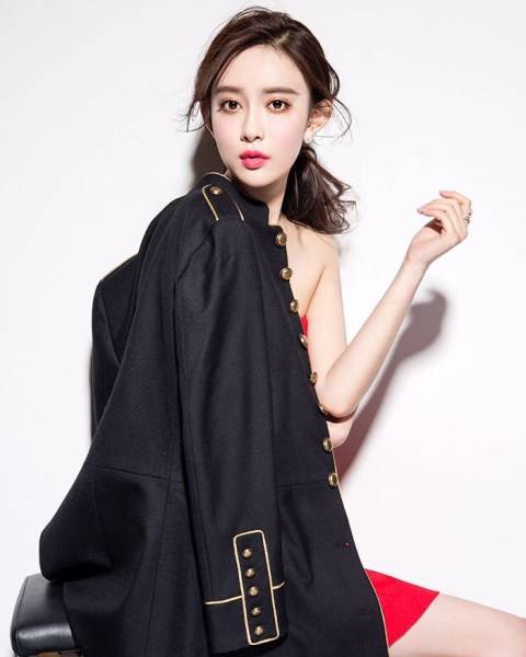 一年级孟子义写真曝光 香肩半露性感撩人