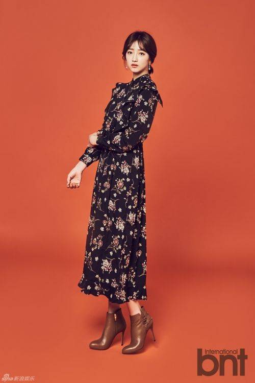 韩国演员表艺珍写真画报 自然清新展迷人魅力