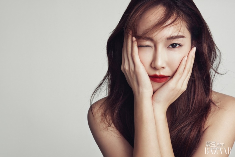 郑秀妍最新写真画报公开 演绎冬日俏皮性感