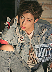 GOT7新专辑写真画报曝光 王嘉尔雕刻般侧颜吸睛