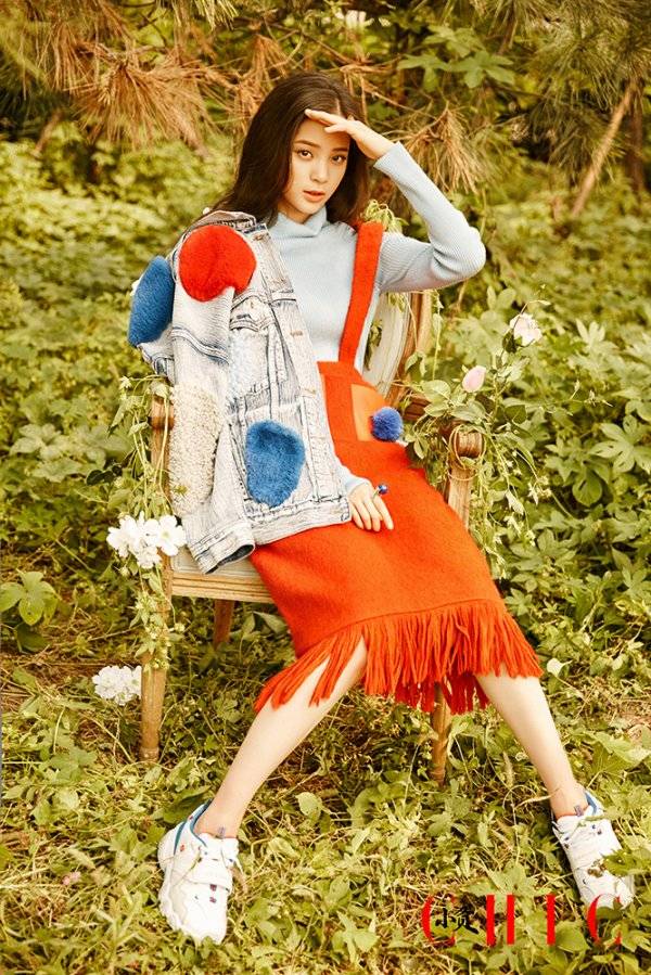 欧阳娜娜最新写真封面照演绎青春精灵