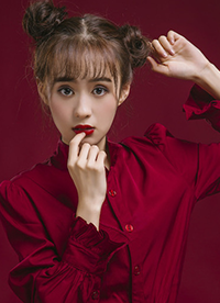 郑合惠子新年曝光最新写真 俏皮丸子头古灵精怪