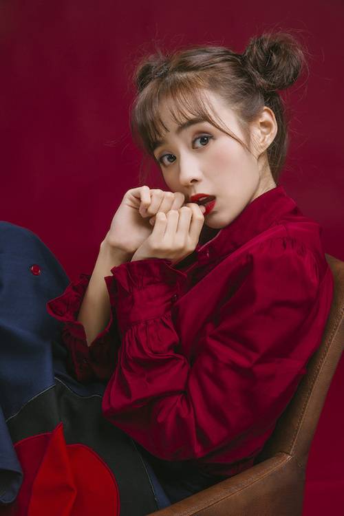 郑合惠子新年曝光最新写真 俏皮丸子头古灵精怪