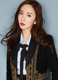 演员娄艺潇最新写真曝光 变身西装美人