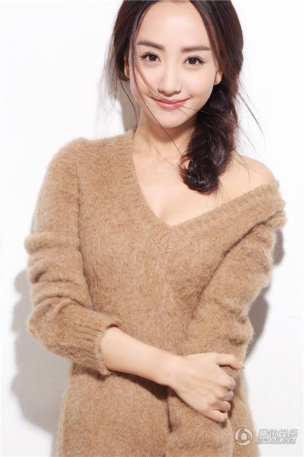 杨蓉冬日暖心写真大片 笑意盈盈尽显婉约甜美