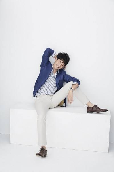 演员彭冠英最新写真 迷人微笑撩人心弦