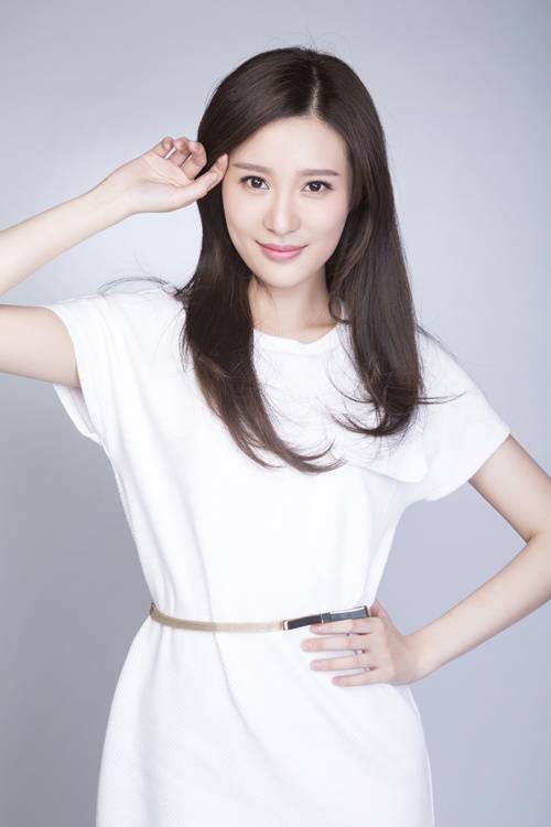 90后邬靖靖写真曝光 清新自然孔令可爱