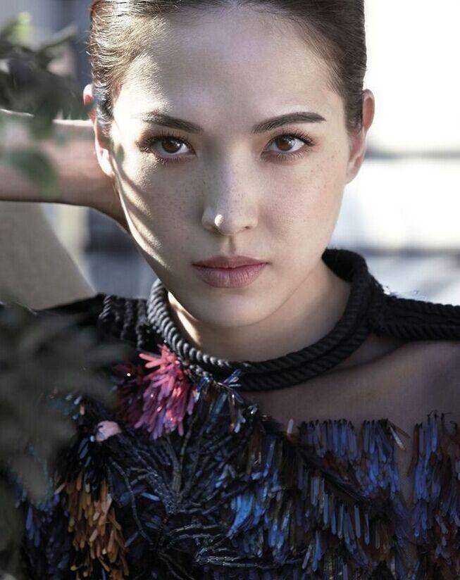 台女星许玮甯最新写真 美背出镜自然脱俗