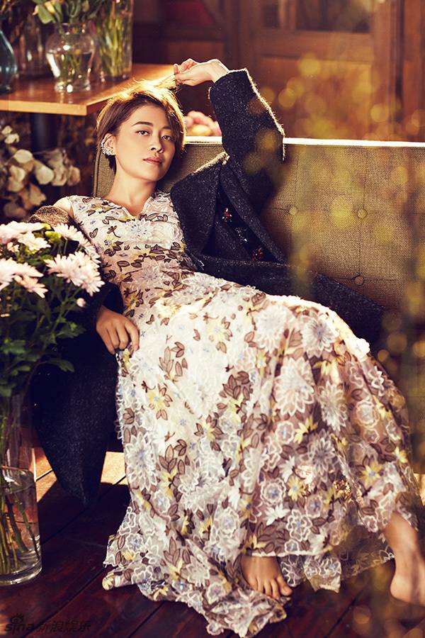 梅婷新春写真大片曝光 温暖如光笑容满分