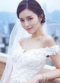 文咏珊婚纱造型写真曝光 美目盼兮脉脉含情