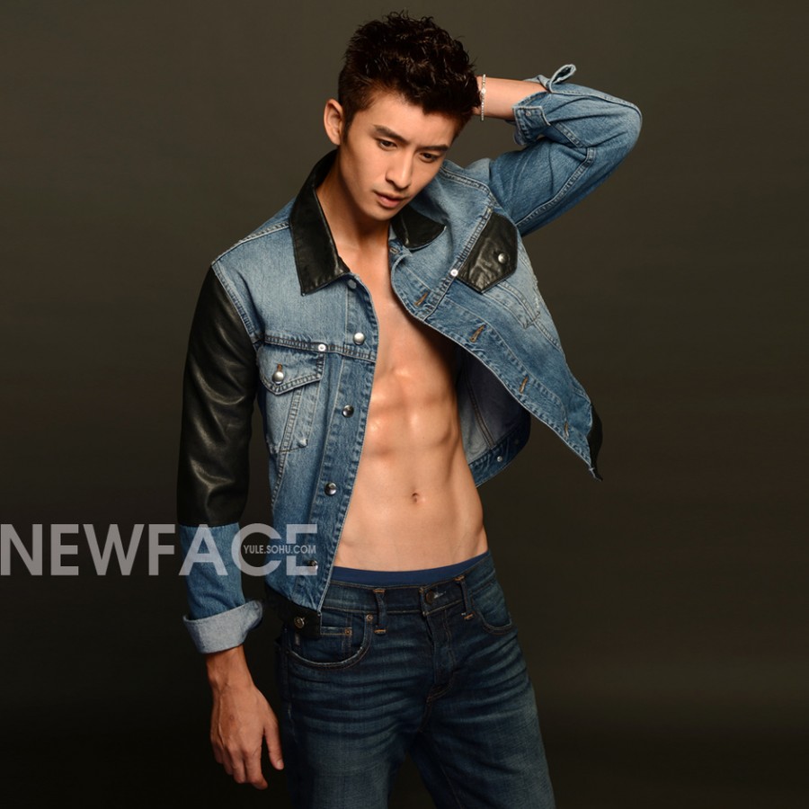 张云龙肌肉写真图片