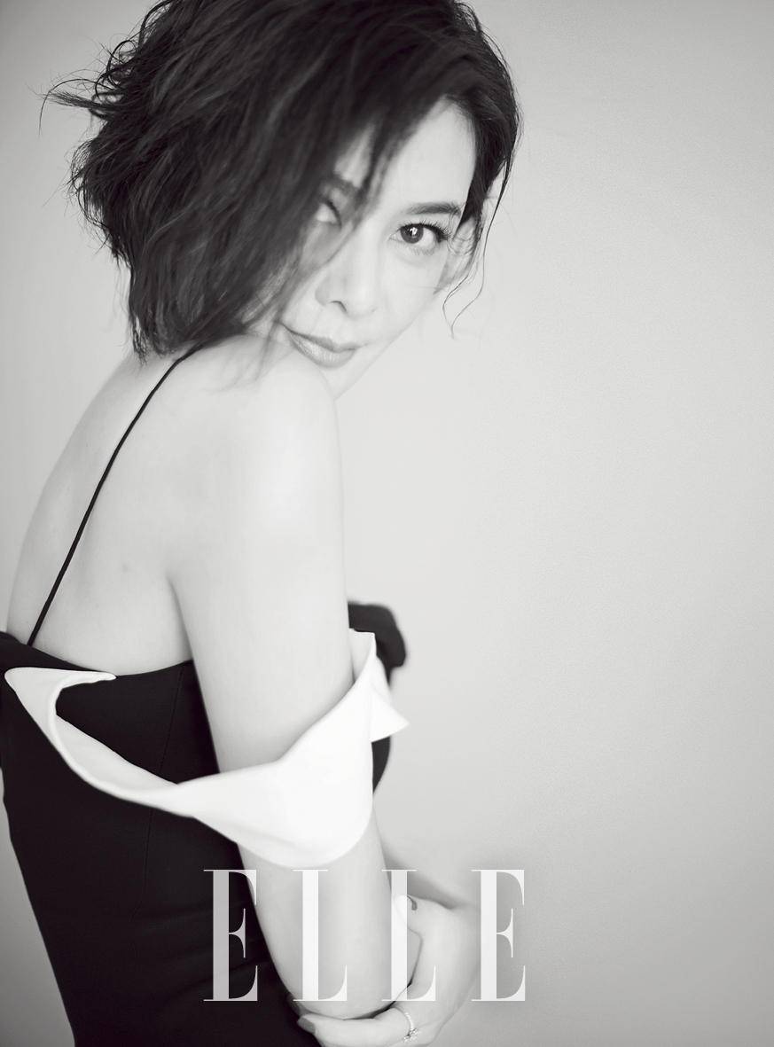 关之琳封面写真大片 裸妆登场清新纯美