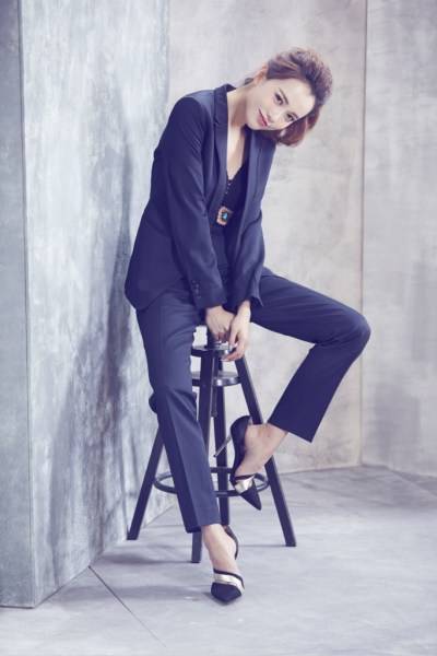 黄一琳曝最新写真图片 深V西装显&ldquo;总攻&rdquo;气势
