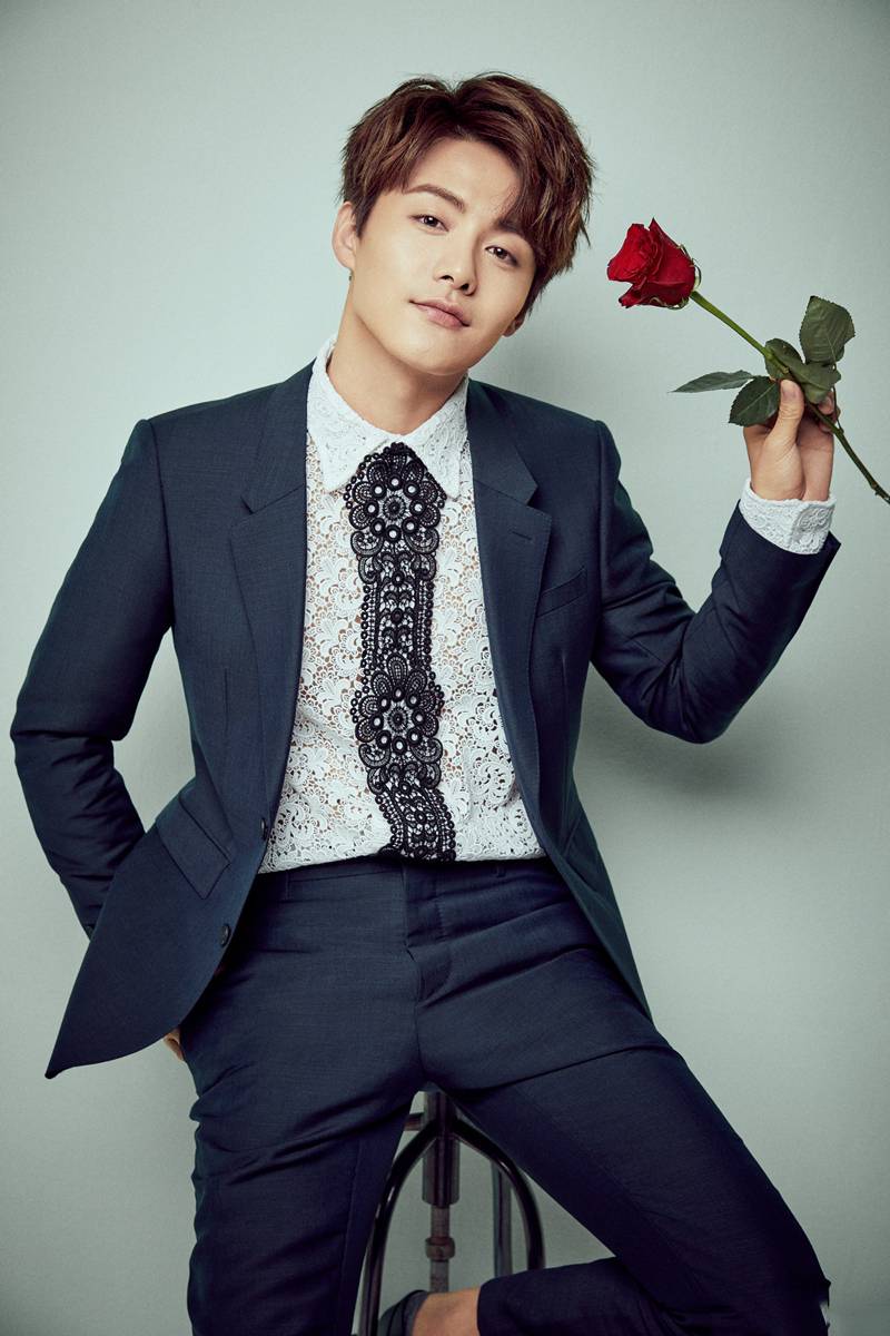 马天宇轻熟男写真照 阳光男神颜值爆表