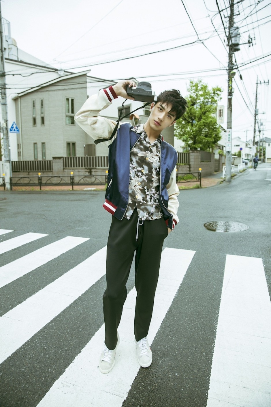 许魏洲杂志写真照曝光 乖乖仔进化不羁少年