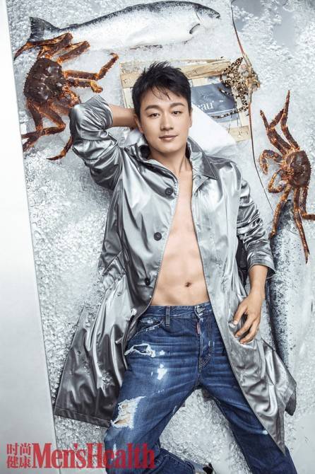 佟大为杂志封面大片曝光 化身&ldquo;性感厨男&rdquo;秀腹肌