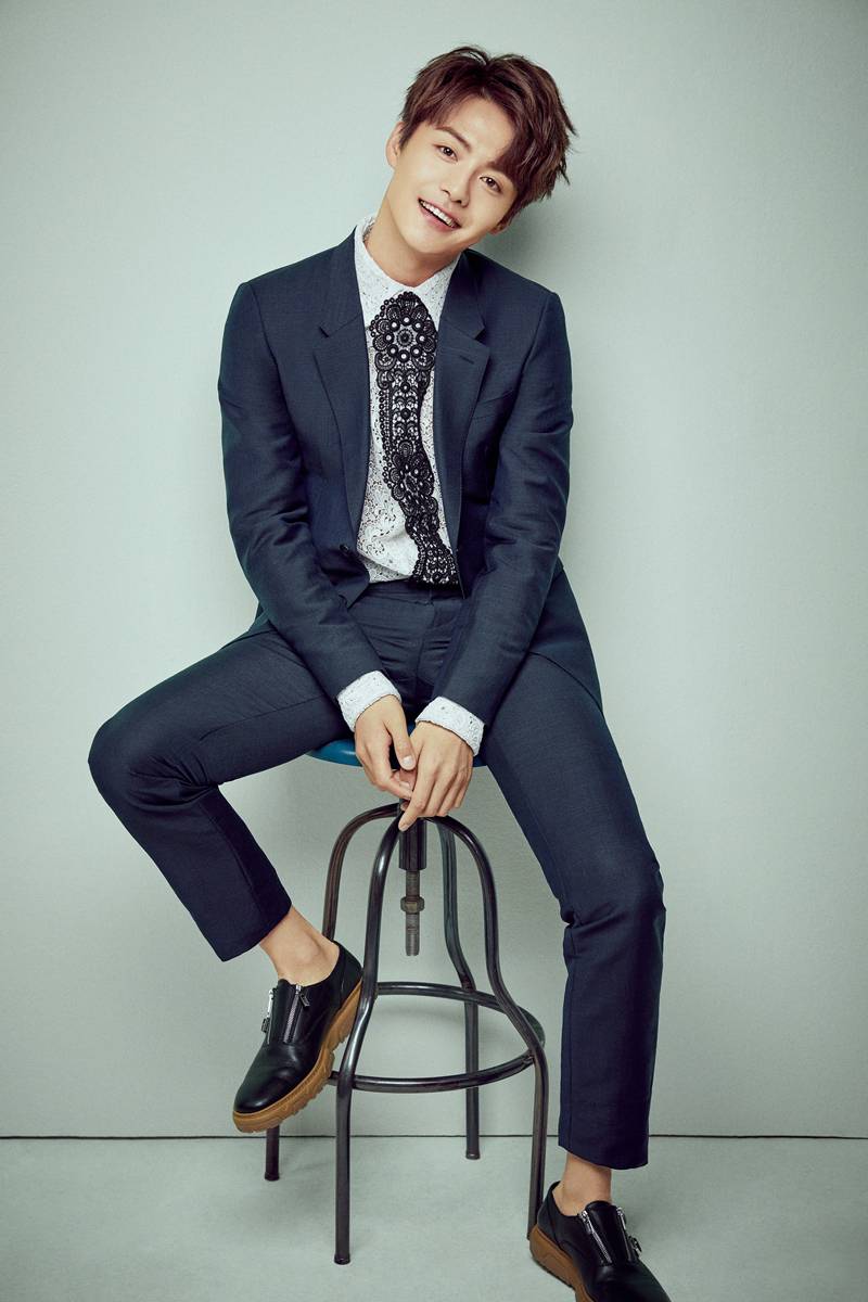 马天宇轻熟男写真照 阳光男神颜值爆表