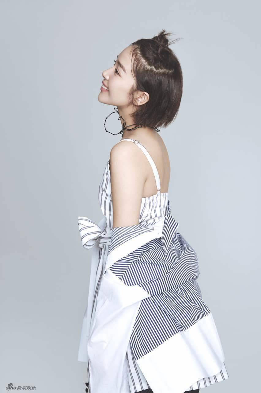 阚清子俏皮丸子头写真 灵动演绎元气少女