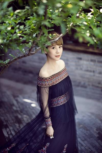 内地演员海清写真照 简约空灵文艺十足